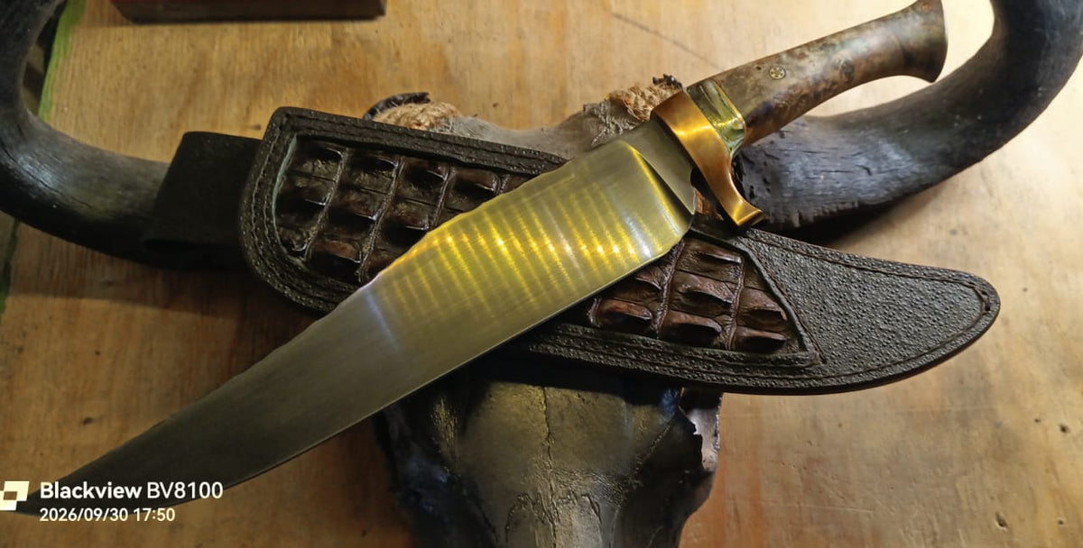 FJ Botha fixed blade knife with brown handle, brass-coloured guard and dark patterned sheath