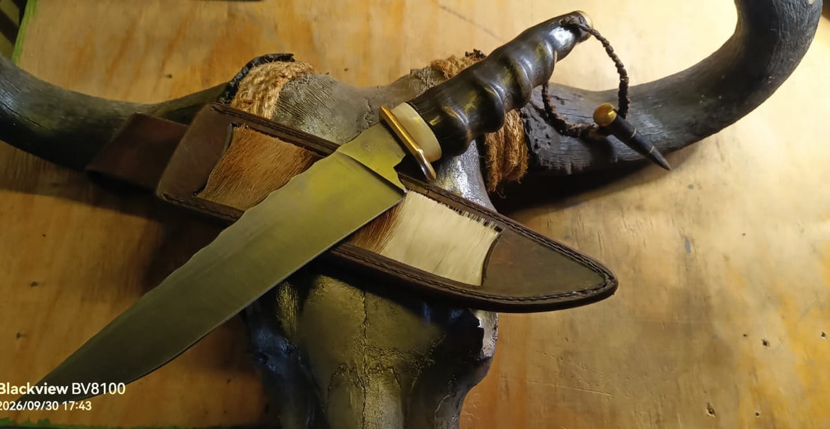 Fixed blade Hunters knife with a broad blade, for the serious Hunter