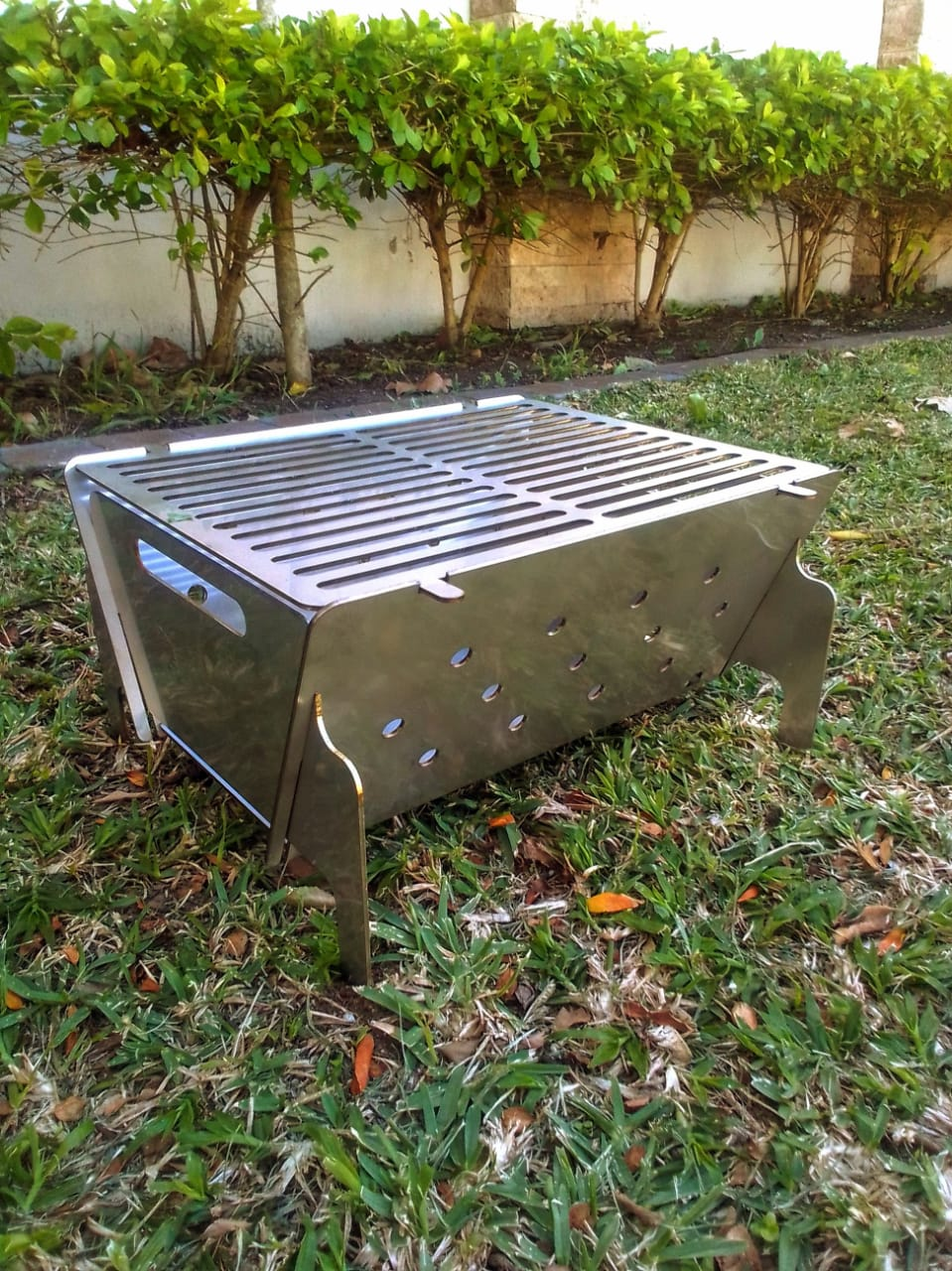 Flat Pack Solo Braai Klein Genoeg vir Jou Rugsak .