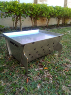 Flat Pack Solo Braai Klein Genoeg vir Jou Rugsak .