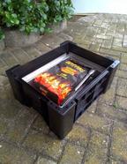 Charcoal en braaibykomstighede gepak in die AmmoBox.