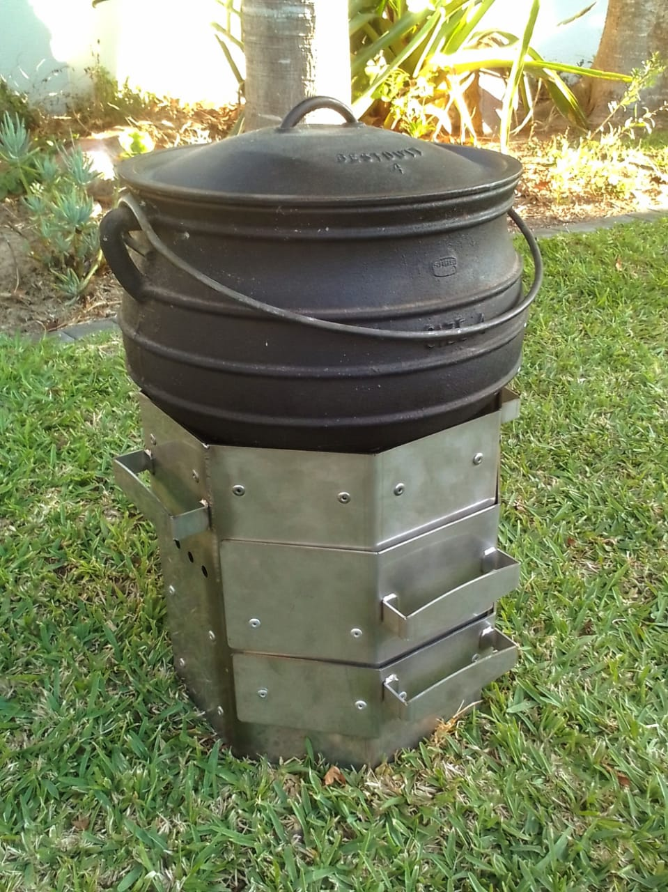 Mega Potjie Stand & Braai